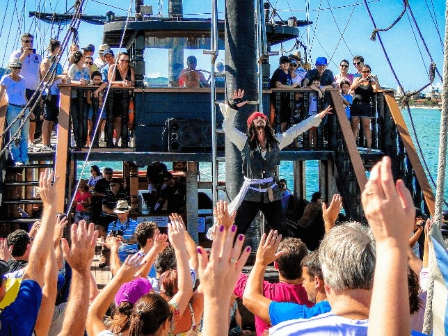 Festa Fantasia no Barco Pirata